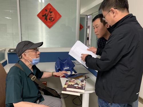 退休营养学专家捐书传道 将专业书籍赠予食品行业新星